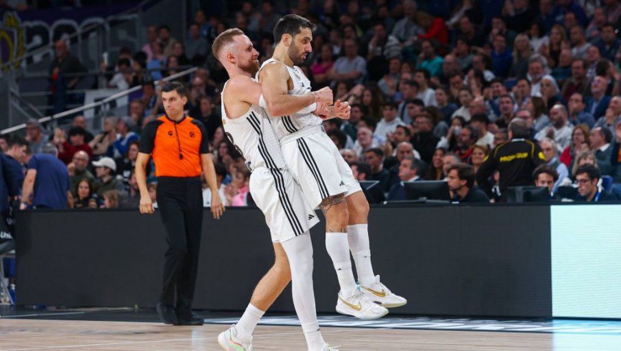 BACIO LOPTU KAO BIDERMAJER! Svet bruji o potezu Fakunda Kampaca… (VIDEO)