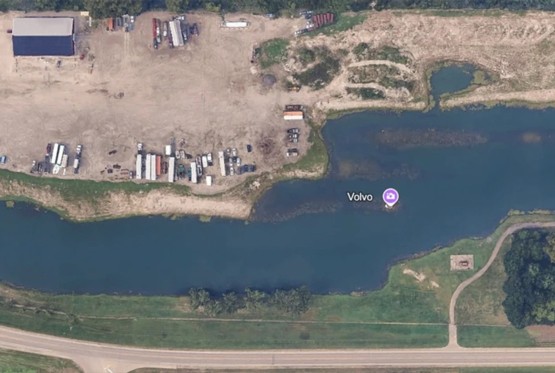 Vidjeli Volvo usred jezera i mislili da je fotomontaža, prava istina još luđa (VIDEO)