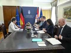 Marko Đurić razgovarao sa Konrad o bilateralnoj saradnji, situaciji na AP KiM i dijalogu Beograda i PR