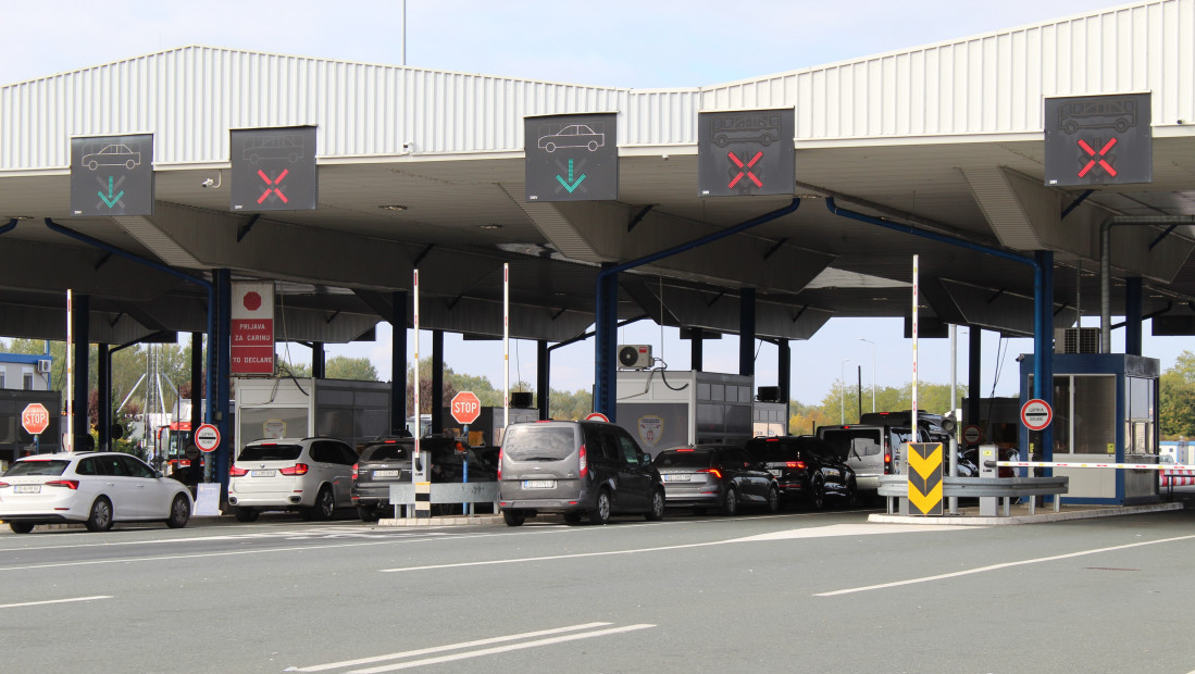 Putnici čekaju do sat vremena na granici sa Hrvatskom