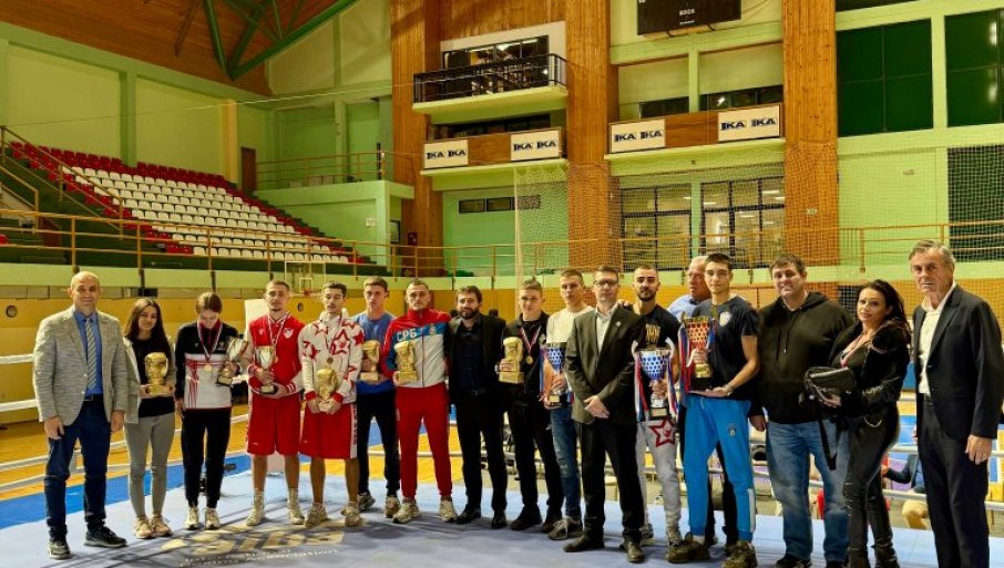 „SRPSKI TAJSON“ BEZ PREMCA! On je osvojio 68. „Zlatnu rukavicu“! Boks je opet oduševio Srbiju