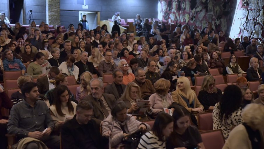 „IZUZETI“ NA OTVARANJU JUGOSLOVENSKOG POZORIŠNOG FESTIVALA: Dokumentovanje tragedije