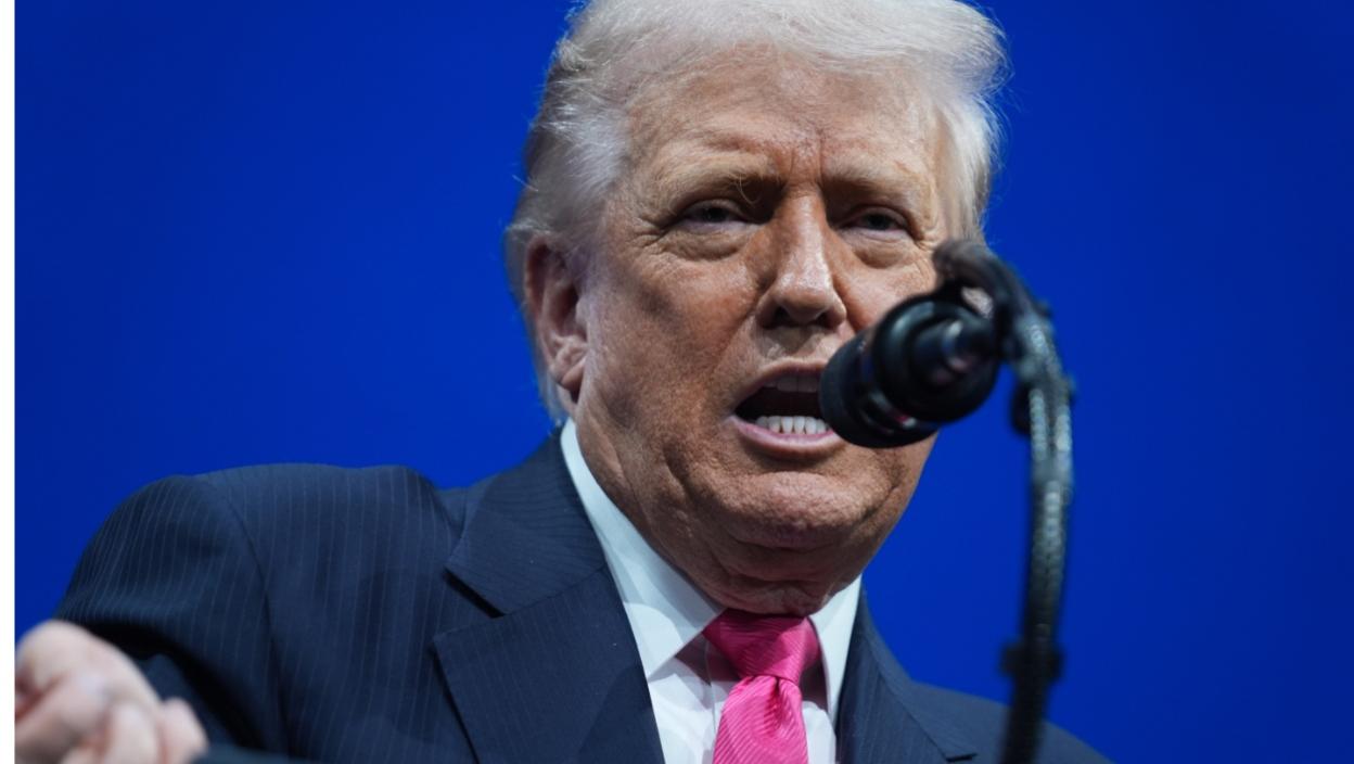 Dugo očekivani trenutak: Tramp potpisao zakon