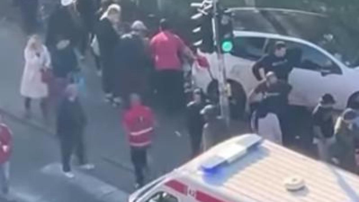 Čuju se jauci, ljudi trče da pomognu (VIDEO)