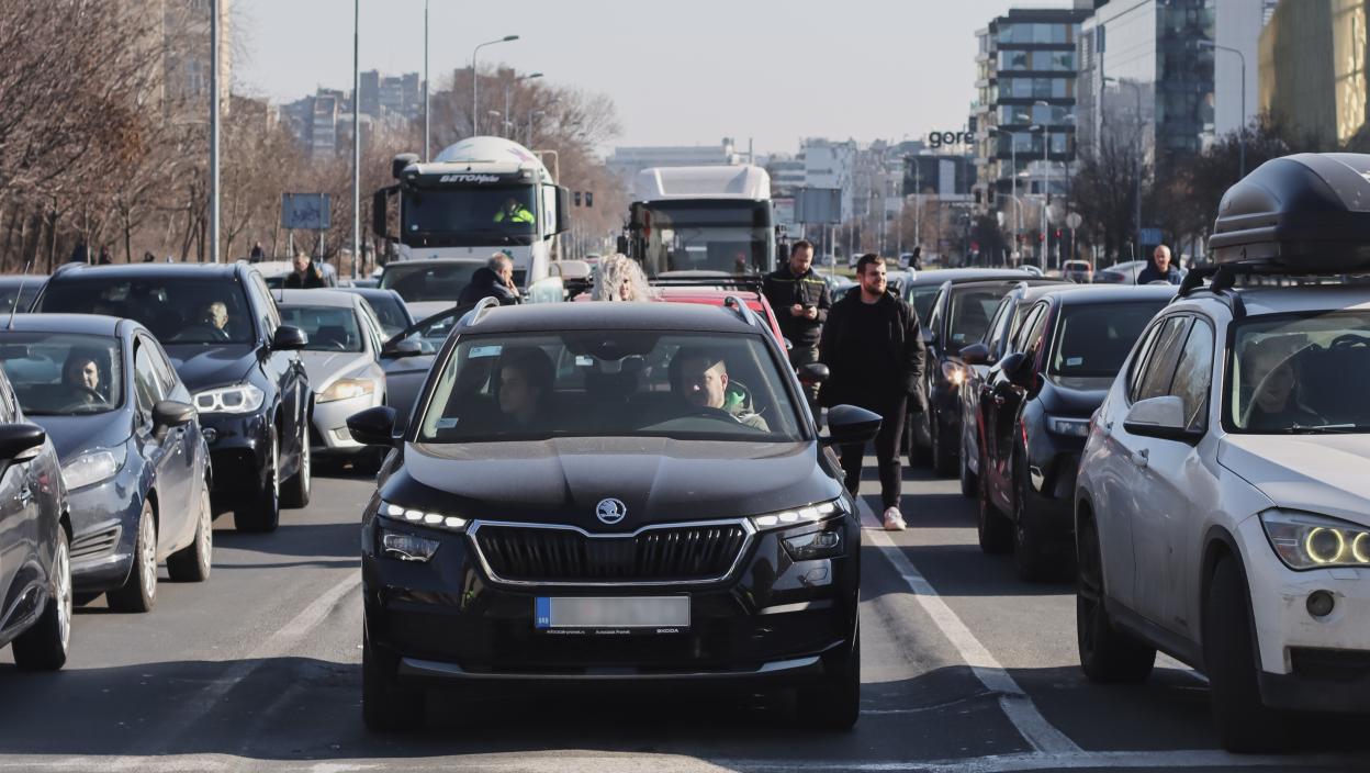 Beograd je ponovo stao, vozila mile po putu
