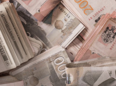 Prosečna bruto zarada u oktobru 153.153 dinara, a prosečna neto zarada 110.670 dinara