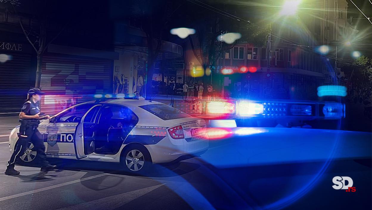 Težak udes u Surčinu: Delovi vozila rasuti po putu