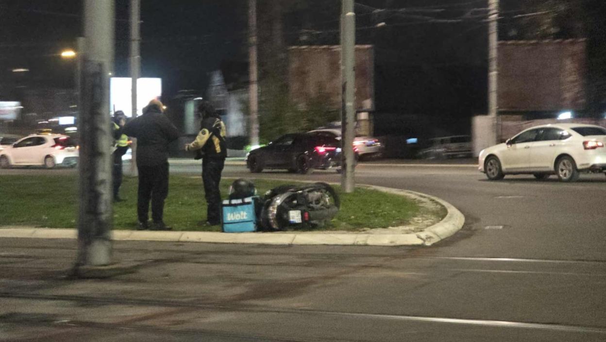 Dostavljač pao s motocikla, stvara se još veći kolaps (FOTO)