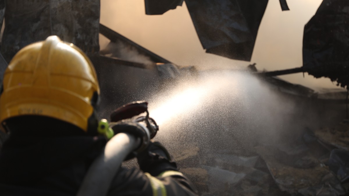 Uoči Nove godine buknuo požar u porodičnoj kući: Troje dece ostalo bez krova nad glavom