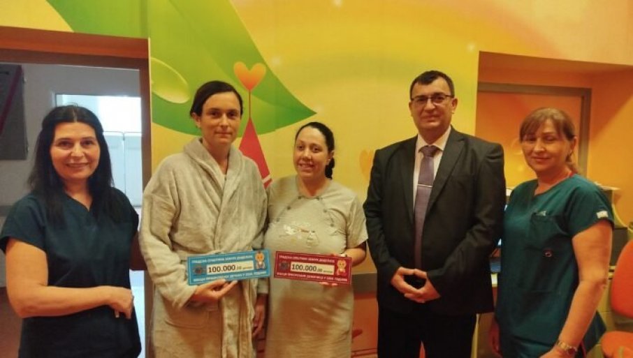 Opština Zemun darivale prve bebe rođene u Novoj godini