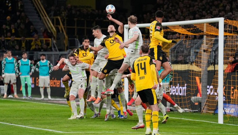 JOVAN MILOŠEVIĆ DEBITOVAO PROTIV BORUSIJE DORTMUND: Do sad su ga slavili "grobari", a sada…