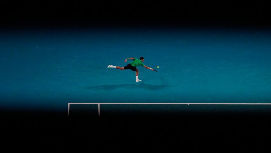 „OSVETA SE NAJBOLJE SLUŽI HLADNA“ Novak Đoković uz zvižduke i probleme savladao Van de Zandšulpa