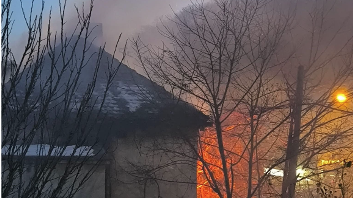 Požar u Kaluđerici: Gori kuća kod stare okretnice