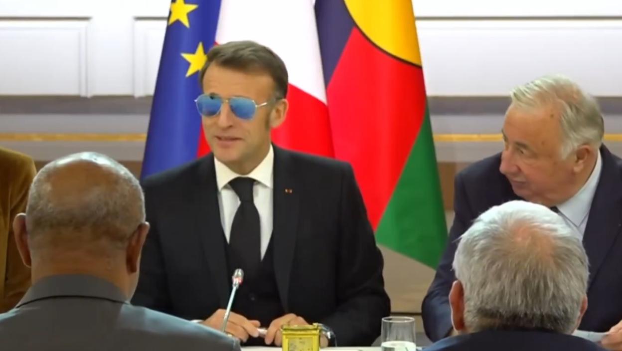 PRAVA SITNICA Skočila prodaja naočara za sunce koje nosi Makron