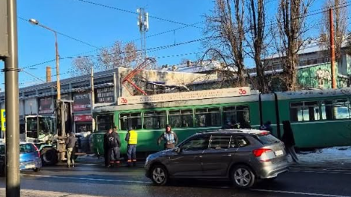 Tramvaj iskočio iz šina u Beogradu: Evo šta je bio uzrok nezgode