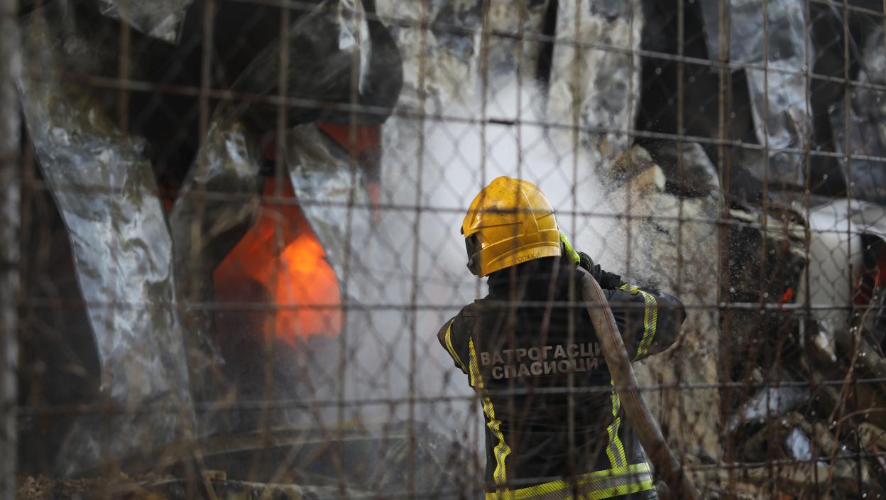 Ima povređenih: Detalji strašnog požara na Terazijama – Vatrogasci blokirali ulicu