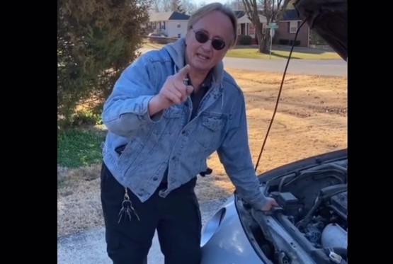 Došao autom u servis, majstori ostali u nevjerici (VIDEO)