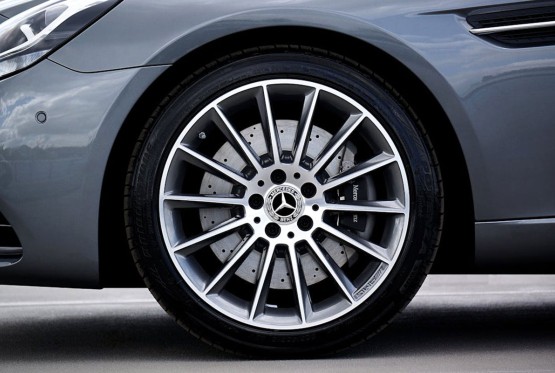 Zašto neki automobili imaju četiri šrafa na točku, a drugi pet ili više?