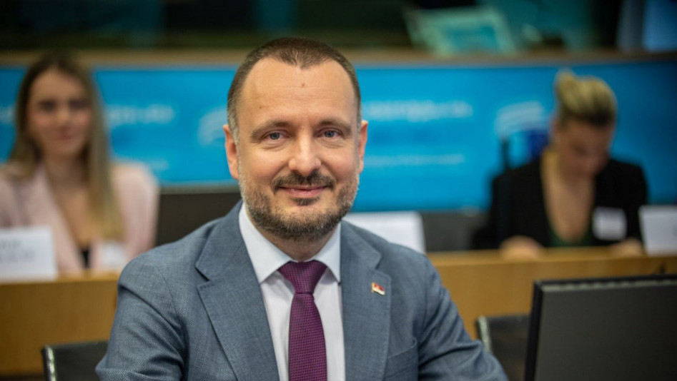 Do juna obaveze, sporni zakoni