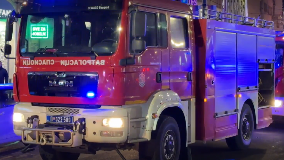 Požar u Zemunu: Šest vozila oštećeno