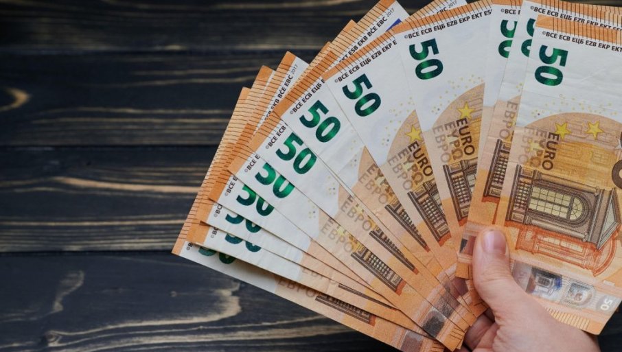 MUŠKARCI I DALjE IMAJU VEĆE PLATE OD ŽENA: Jaz samo raste, cifre iz Evrope su poražavajuće