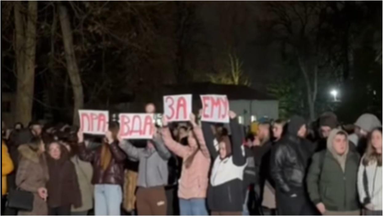 Građani i porodica traže odgovore nakon smrti devojčice (4)