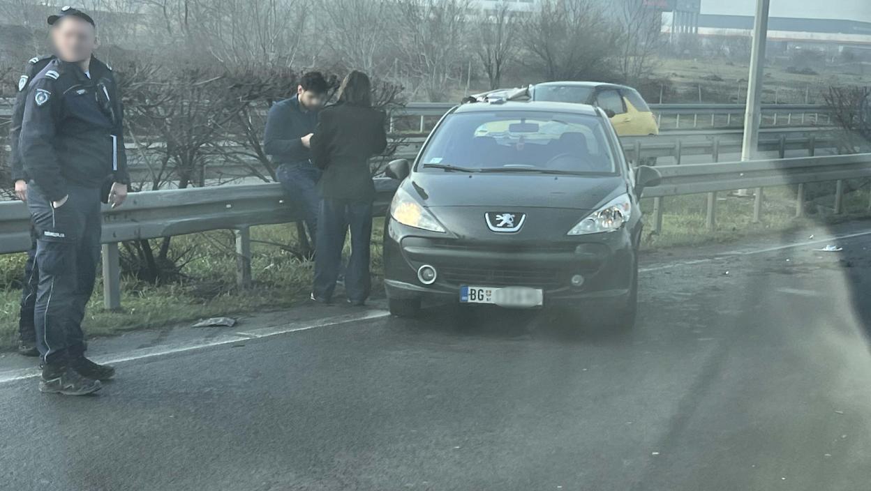 Kolaps na auto-putu zbog saobraćajne nezgode: Sve stoji u ovom smeru, formiraju se kilometarske kolone vozila