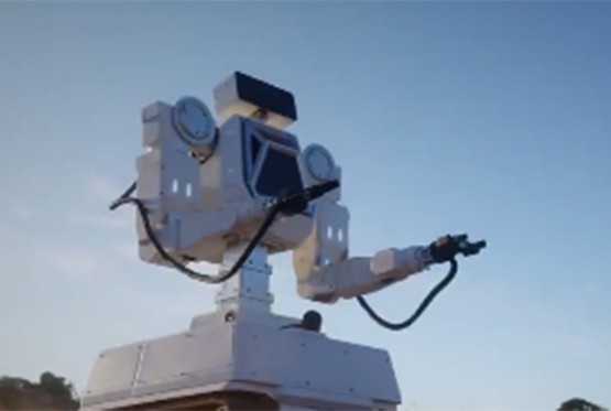 Ovaj robot ima više od dva metra, a pogledajte za šta je napravljen (VIDEO)