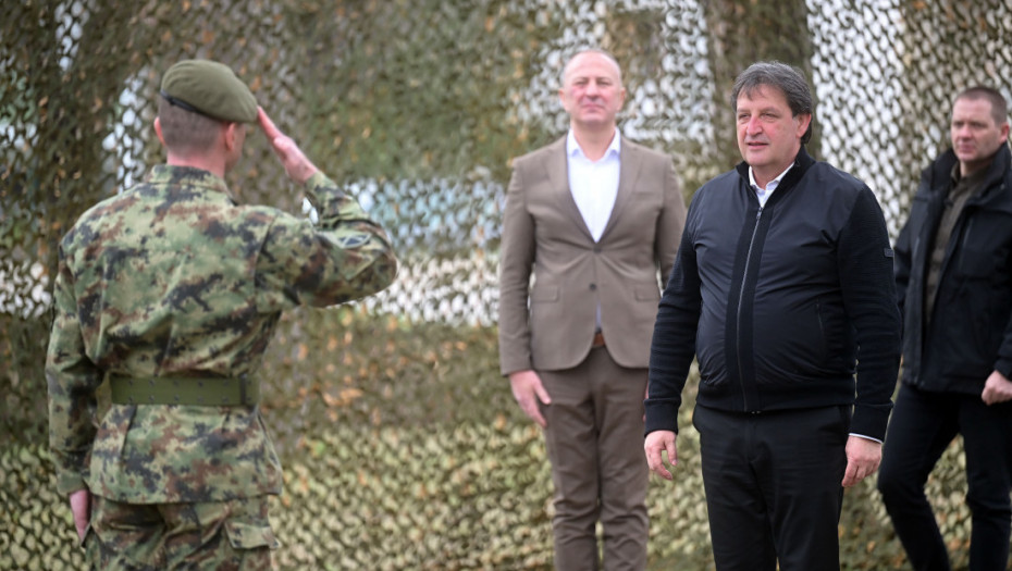 Gašić obišao kasarnu u Knjaževcu: planovi i regrutacija