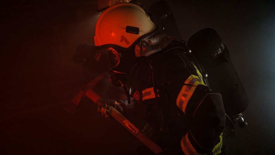 Oganj progutao kuću petočlane porodice, dete kritično