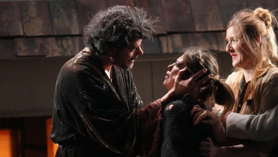 Premijera teksta Dejana Dukovskog „Crno zlato“ u režiji Olivera Frljića u Beogradskom dramskom pozorištu