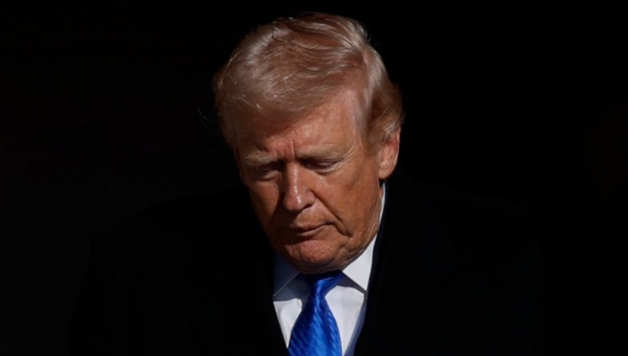 KO JE OVDE LUD? Tramp glasao poštom, iako to smatra najvećom izbornom prevarom i želi da je ukine