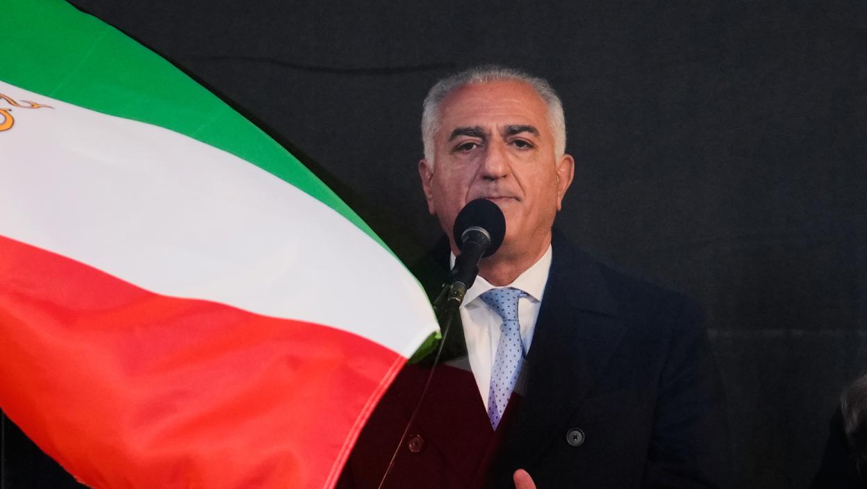 „Hamnei, izbrisan je sa stranica istorije…“ Prognani iranski princ se oglasio nakon vesti da je ubijen Hamnei: