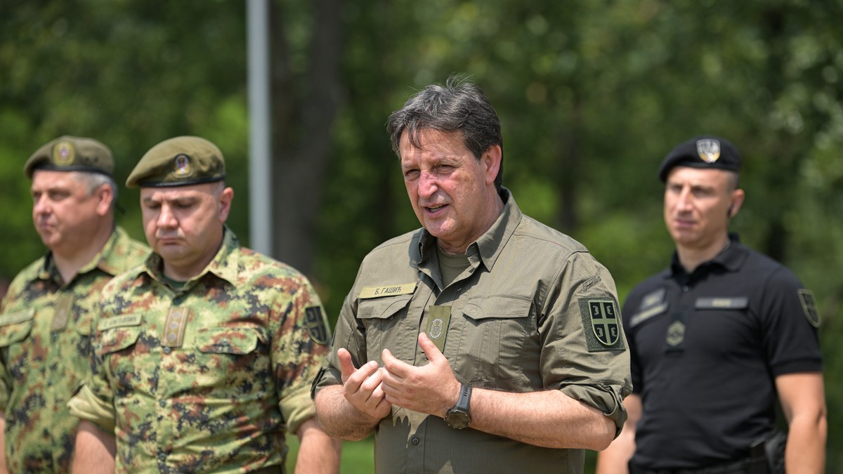 Hitno se oglasio Gašić, otkrio nove informacije o početku služenja vojnog roka