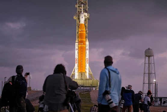 Italijanski astronaut ide u svemirsku šetnju po Mjesecu
