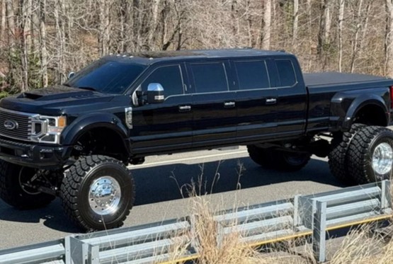 Ford F-450 sa 6 vrata i 11 sjedišta: Za pun rezervoar treba 1.000 dolara