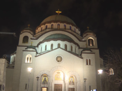 U Hramu Svetog Save u Beogradu vernicima podeljen Blagodatni oganj iz Jerusalima