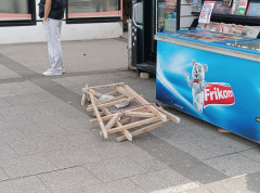 Pao deo drvene konstrukcije sa tržnog centra „Nork“ u Novom Sadu, povređena žena
