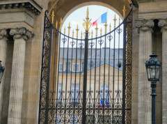 Pravosudna policija u Jelisejskoj palati, istražuje ugovore sa ceremonijama u Panteonu