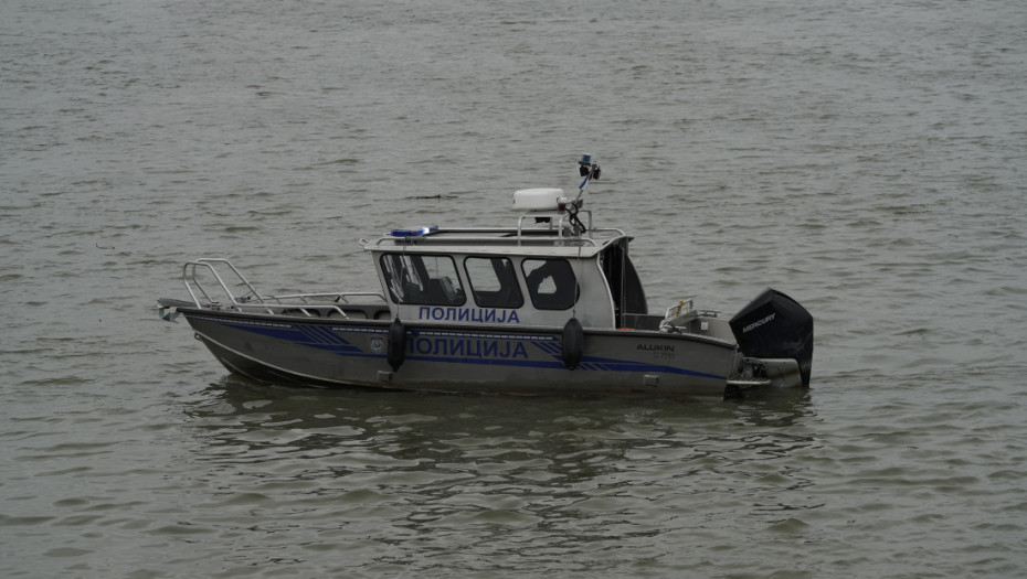 Čamac se prevrnuo u kojem su bili otac i sin