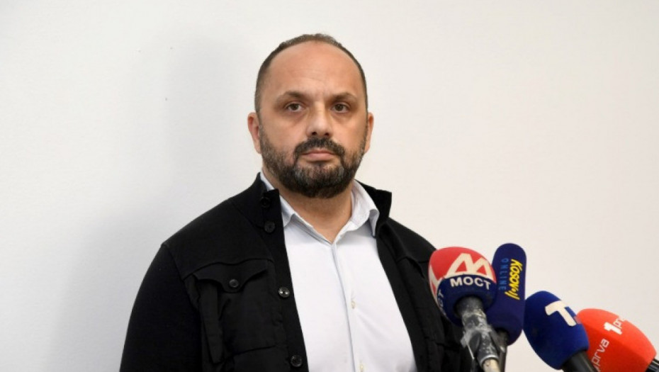 Peci zloupotrebljava decu u političke svrhe