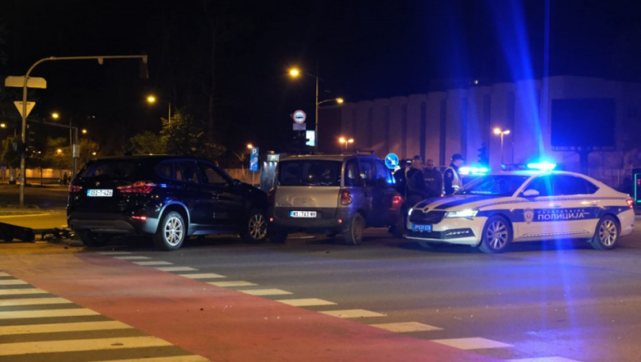 Semafor pao na pešake posle sudara dva vozila u Novom Sadu