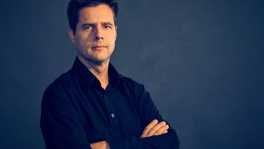 Beogradska filharmonija nastupa sa dirigentom Kristofom Kenihom i violinstom Sergejem Hačatrjanom