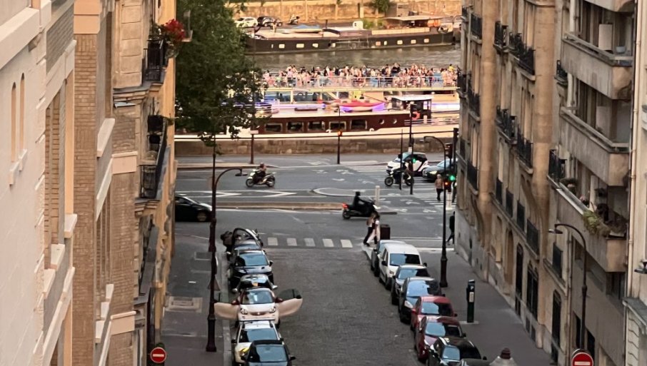 Na suđenju u Francuskoj, zbog niza kriminalnih dela, na optuženičkoj klupi našlo se 22 ljudi