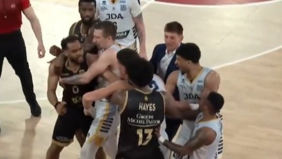 Pobili se košarkaši Monaka i Dižona (VIDEO)