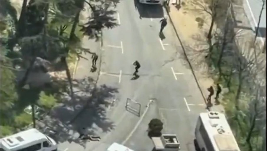 Tri osobe ubijene, dva turska policajca ranjena (VIDEO)