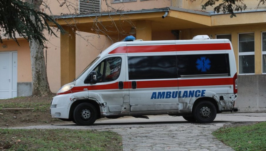 Muškarac (35) uznemiravao devojku (28), pa ga unakazio njen dečko (36)