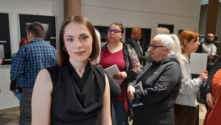 Prva samostalna izložba fotografija mlade umetnice Mine Kostadinović iz Leskovca
