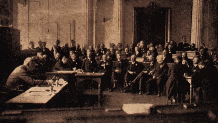 Negacija srpskog naroda u Hrvatskoj ogledala se u brojnim pokušajima da se Srbi proglase Vlasima