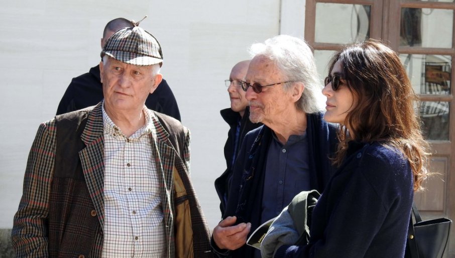 Pismo naših knjiga: „Ćirilična darovnica“ Matiji Bećkoviću